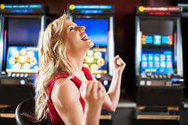 bonus288 platform interface showing Liga 1 markets, live-dealer tables, and slot games